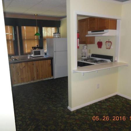 אוסווגו Evergreen Motel מראה חיצוני תמונה