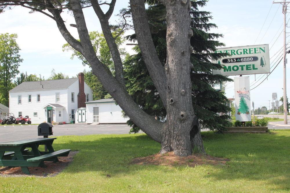 אוסווגו Evergreen Motel מראה חיצוני תמונה