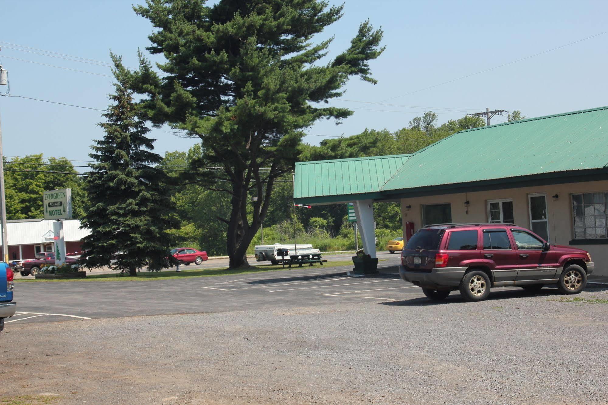 אוסווגו Evergreen Motel מראה חיצוני תמונה
